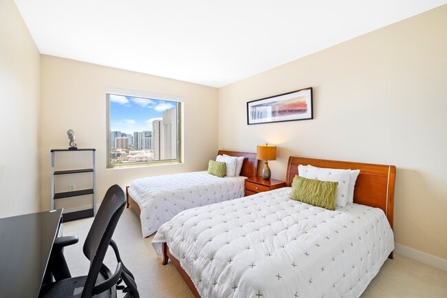 Building Photo - 1551 Ala Wai Blvd