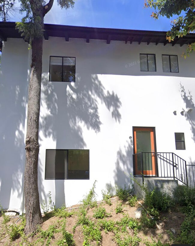 Entrada - 2121 El Roble Ln