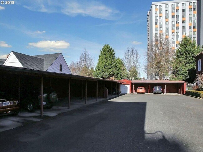 Building Photo - 4353 NE Halsey St