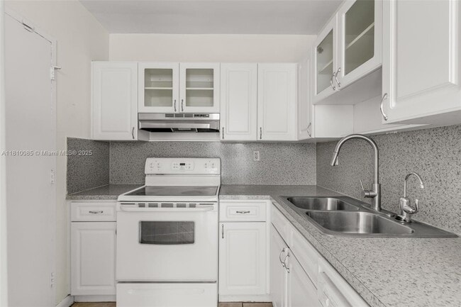 Foto del edificio - 6701 NW 169th St