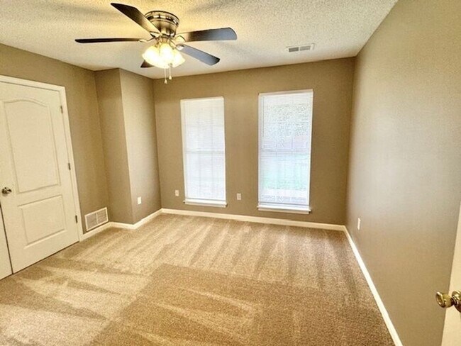 Foto del edificio - Spacious 3 Bedroom 2 Bath Home With Large Bonus Room Availalbe In Southaven