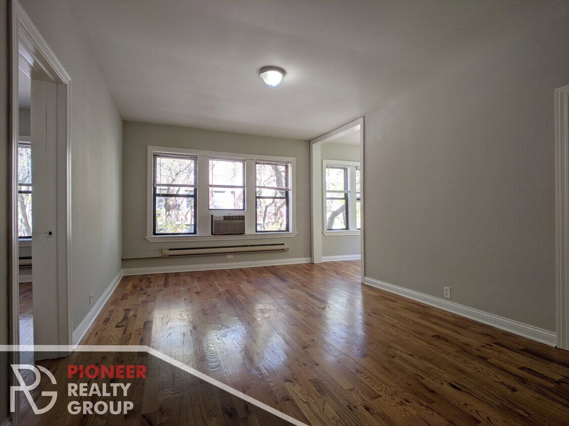 Foto principal - 3721 N Pine Grove Ave