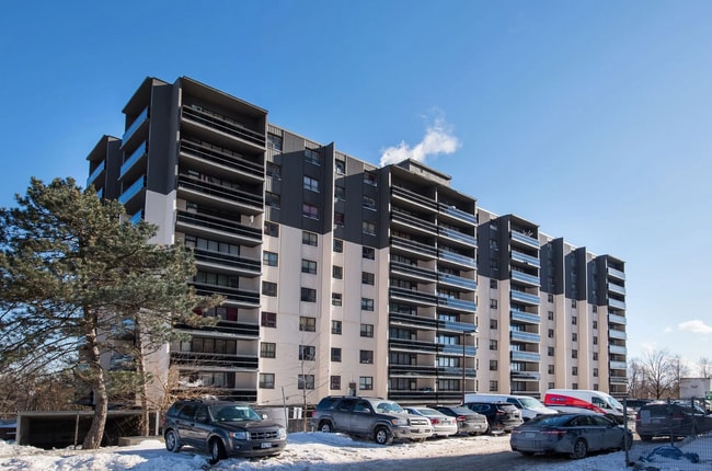 Building Photo - 3967 Lawrence Avenue East
