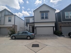 Building Photo - 3011 Skyrock Dr