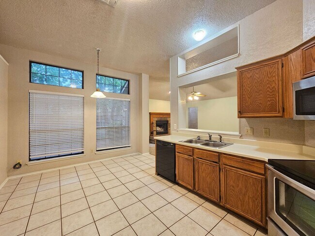 Foto del edificio - RENT SPECIAL & RENT REDUCTION - HOME IS AVAILABLE NOW!