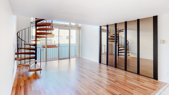 Foto del edificio - 5951 Canterbury Dr