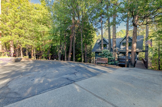 Foto del edificio - 644 N Grass Valley Rd
