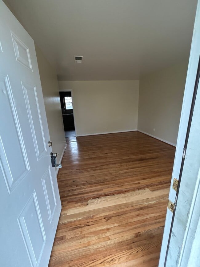 Foto del edificio - 3 Bedroom and 1.5 Bathroom