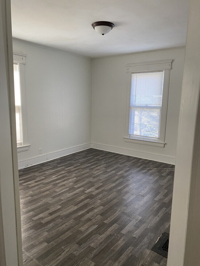 Building Photo - West Colvin