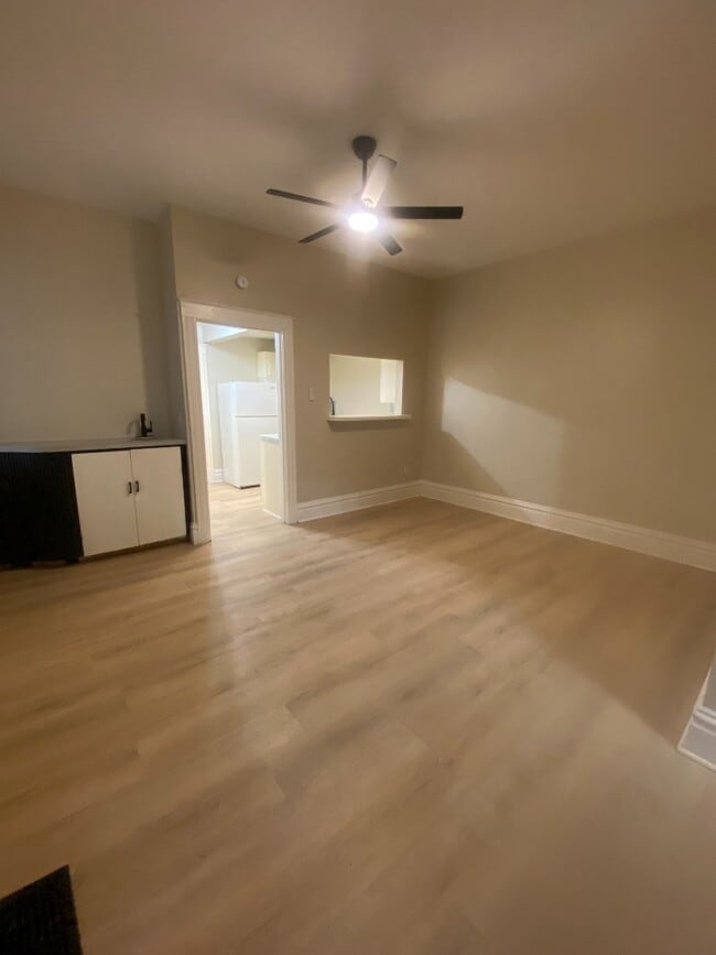 Building Photo - Updated 2 bedroom apartment in Fox Park
