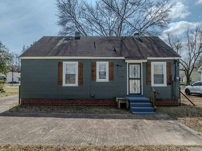 Building Photo - 3862 Kelly Cir E