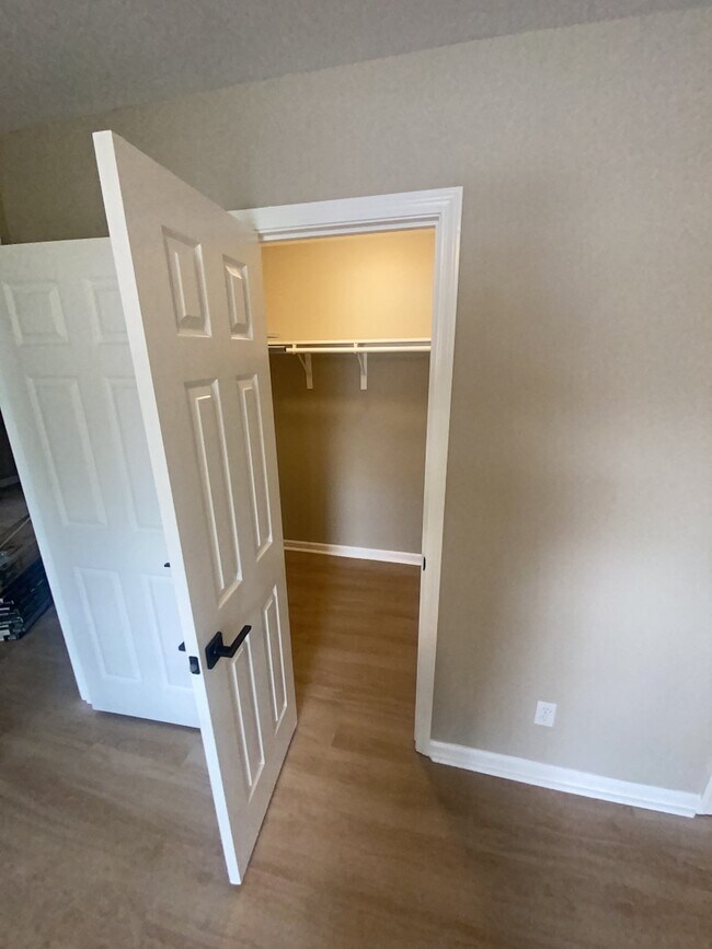 Foto del edificio - 3329D Moorewood Dr