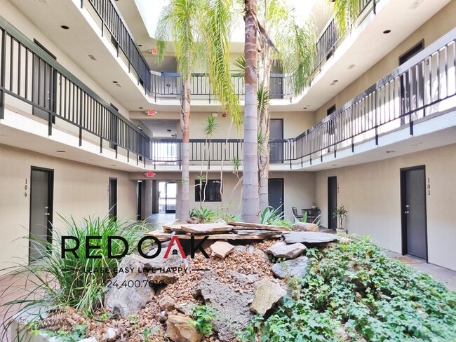 Building Photo - 1522 N Formosa Ave