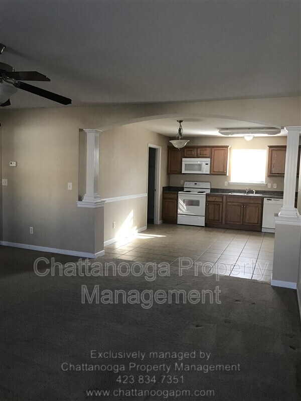Foto del edificio - 402 Cedar Creek Dr