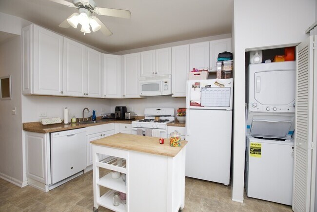 Foto del edificio - 3308 N Southport Ave