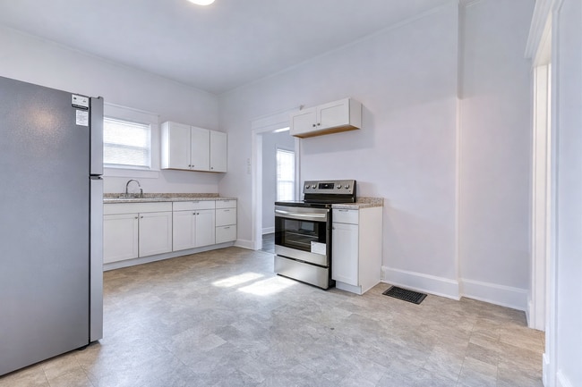 Building Photo - 419 N Alton Ave