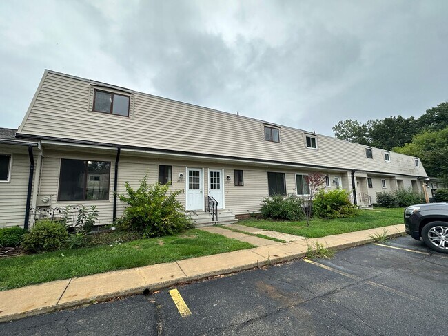 Foto del edificio - Westbrook Townhouses-2 BR, 1.5 Bath