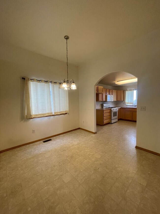 Foto del edificio - Charming 3 bed 2 bath in Five Mile Prairie