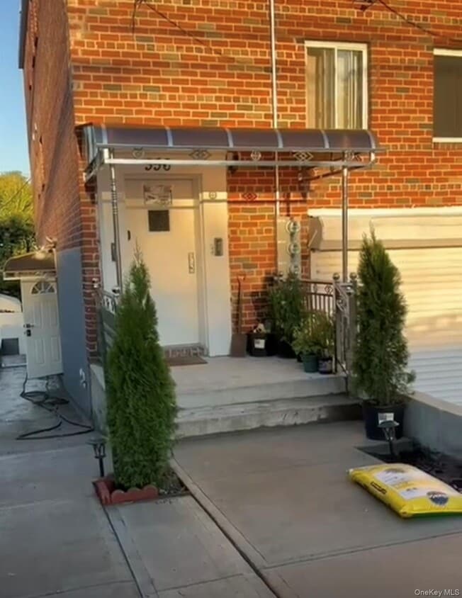 Foto del edificio - 356 Soundview Ave