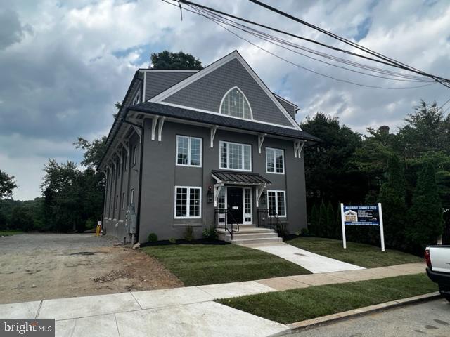 Foto del edificio - 215 E Linden St