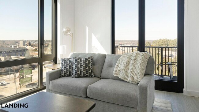 Building Photo - 1007 S Mint St