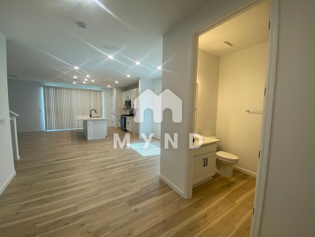 Building Photo - 3960 Valance Way