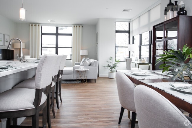 2HAB, 2BA - Comedor - Avenu at Natick 62+ Active Adult Apartment Homes