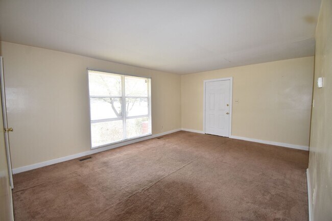 Building Photo - 486 McBain Dr