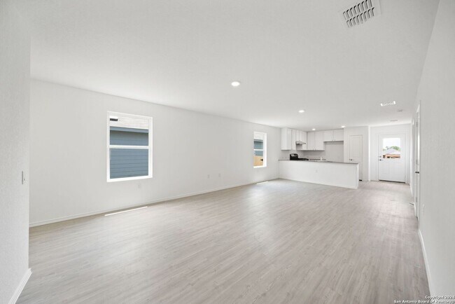 Foto del edificio - 1422 Laima Curve