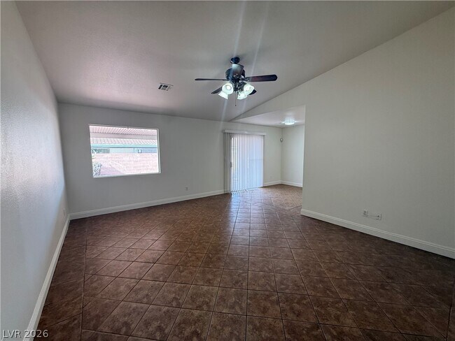 Foto del edificio - 3130 Meadow Flower Ave