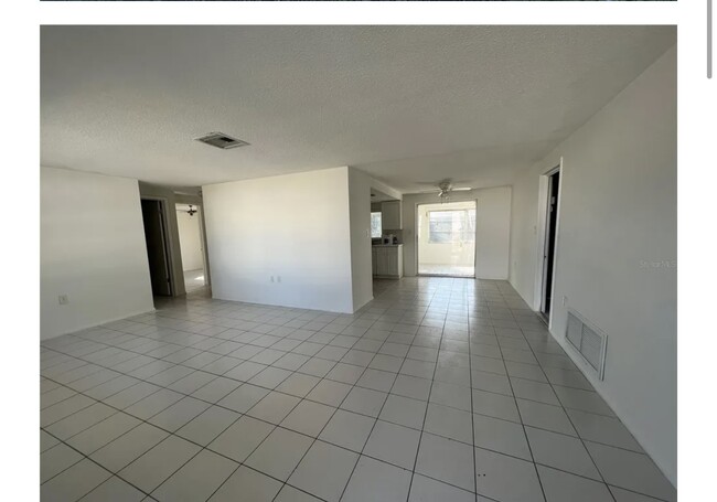 Building Photo - 3220 Pinon Dr