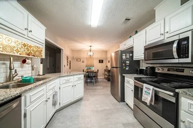 Foto del edificio - Charming 3BR House in Columbus
