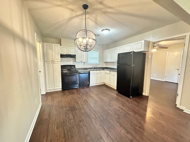Foto del edificio - NEW PRICE-GREAT STARTER HOME IN SOUTH BOSS...