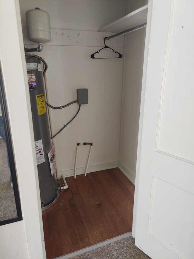Building Photo - 2 BD / 1 BA