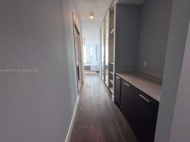 Foto del edificio - 3250 NE 188th St