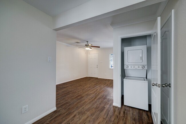 Foto del edificio - 427 W 16th St