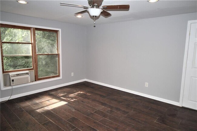 Foto del edificio - 2054 E Roxboro Rd NE
