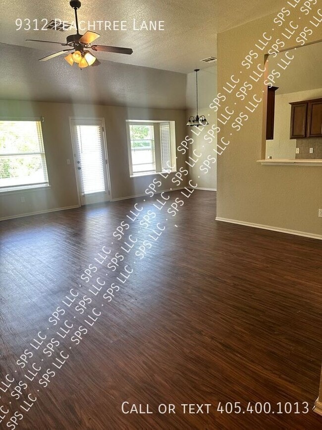 Building Photo - 9312 Peachtree Ln