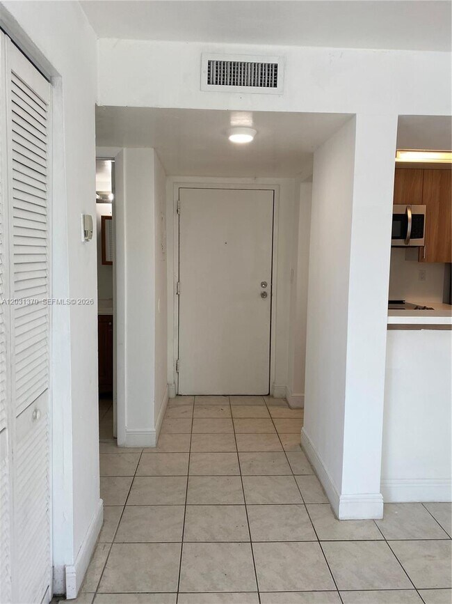 Foto del edificio - 7075 NW 186th St