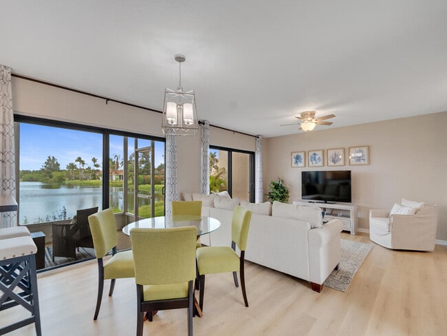 Building Photo - 3206 S Lakeview Cir