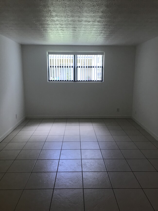 Building Photo - 4575 Lexington Ave