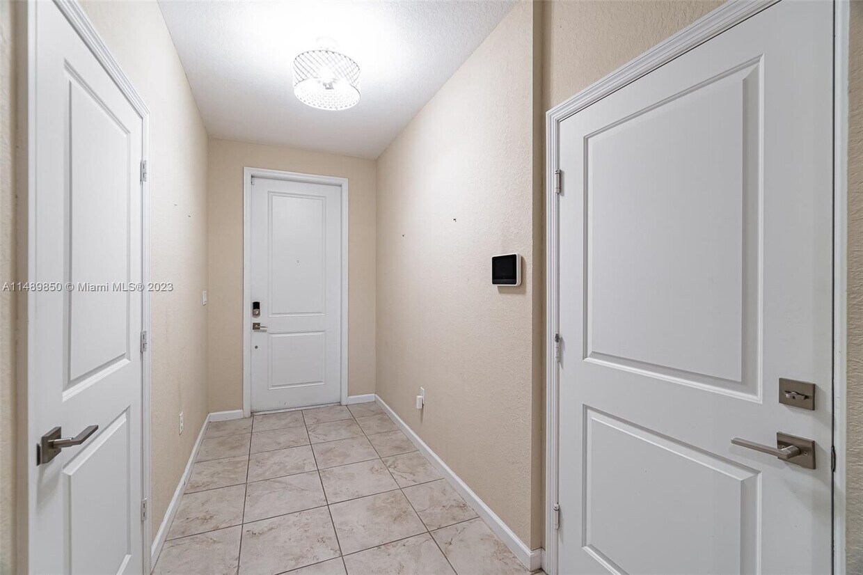 Foto principal - 2424 SE 15th St