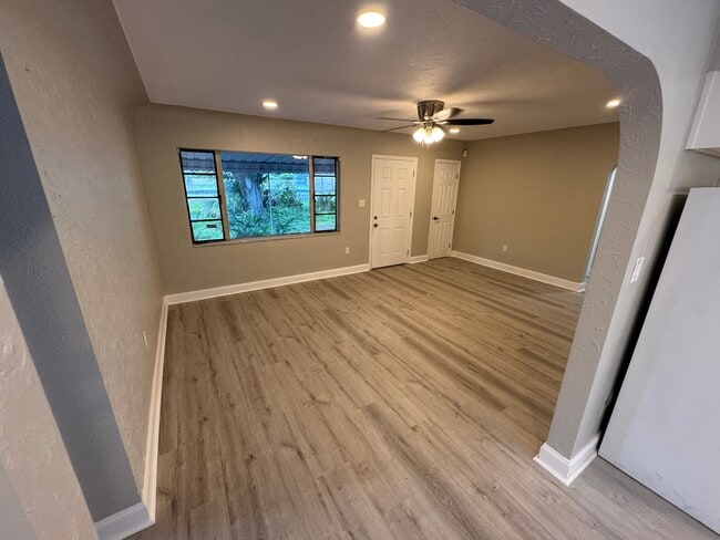 Photo - 804 W Linebaugh Ave House