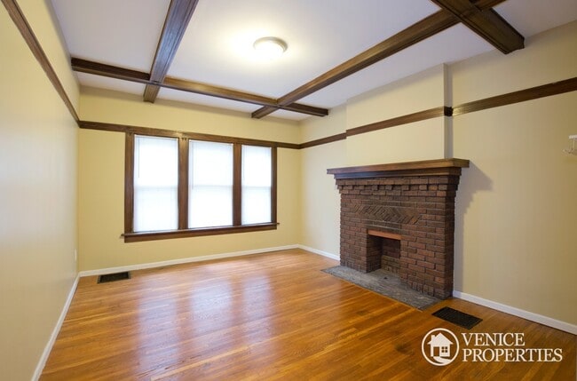 Building Photo - 187 E Northwood Ave