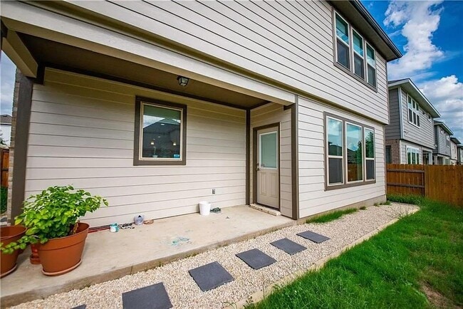 Foto del edificio - 14418 McCoy Lp