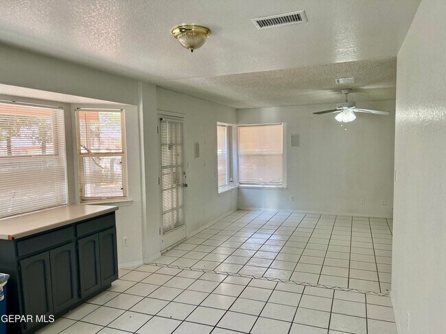 Foto del edificio - 12525 Angie Bombach Ave