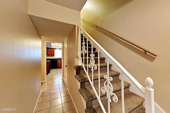 Building Photo - 3729 Southview Dr