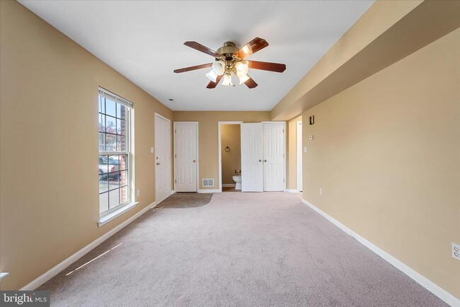 Building Photo - 400 Emily Ln