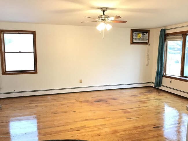 Building Photo - 497 Tysens Ln