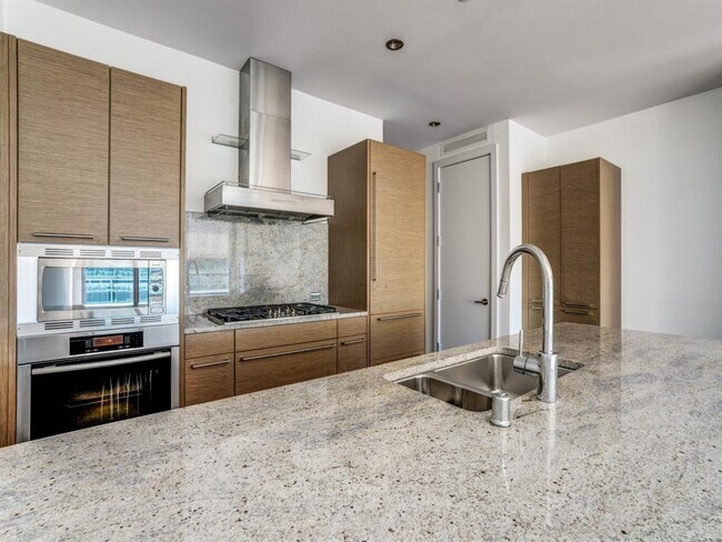 Foto del edificio - 2900 McKinnon St